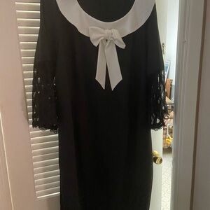 Black and white poly dress. Never worn. Size 3 x